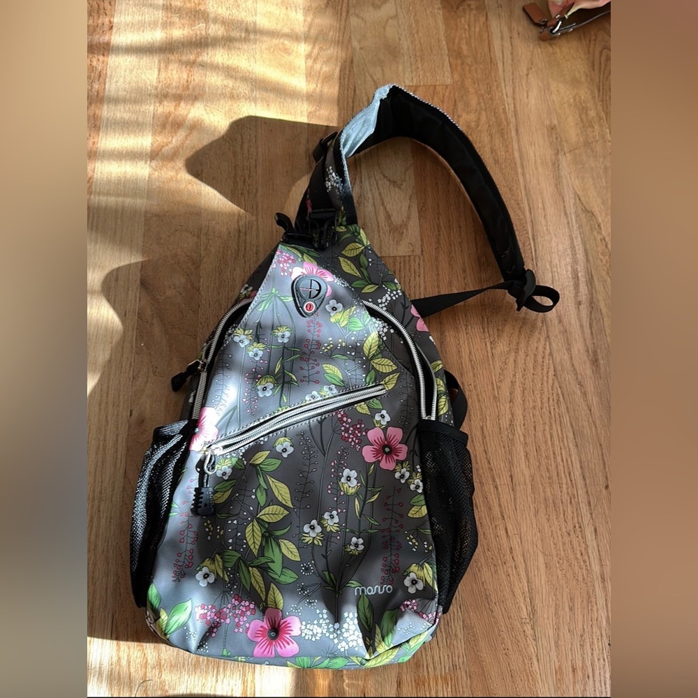 Sling backpack Mosiso